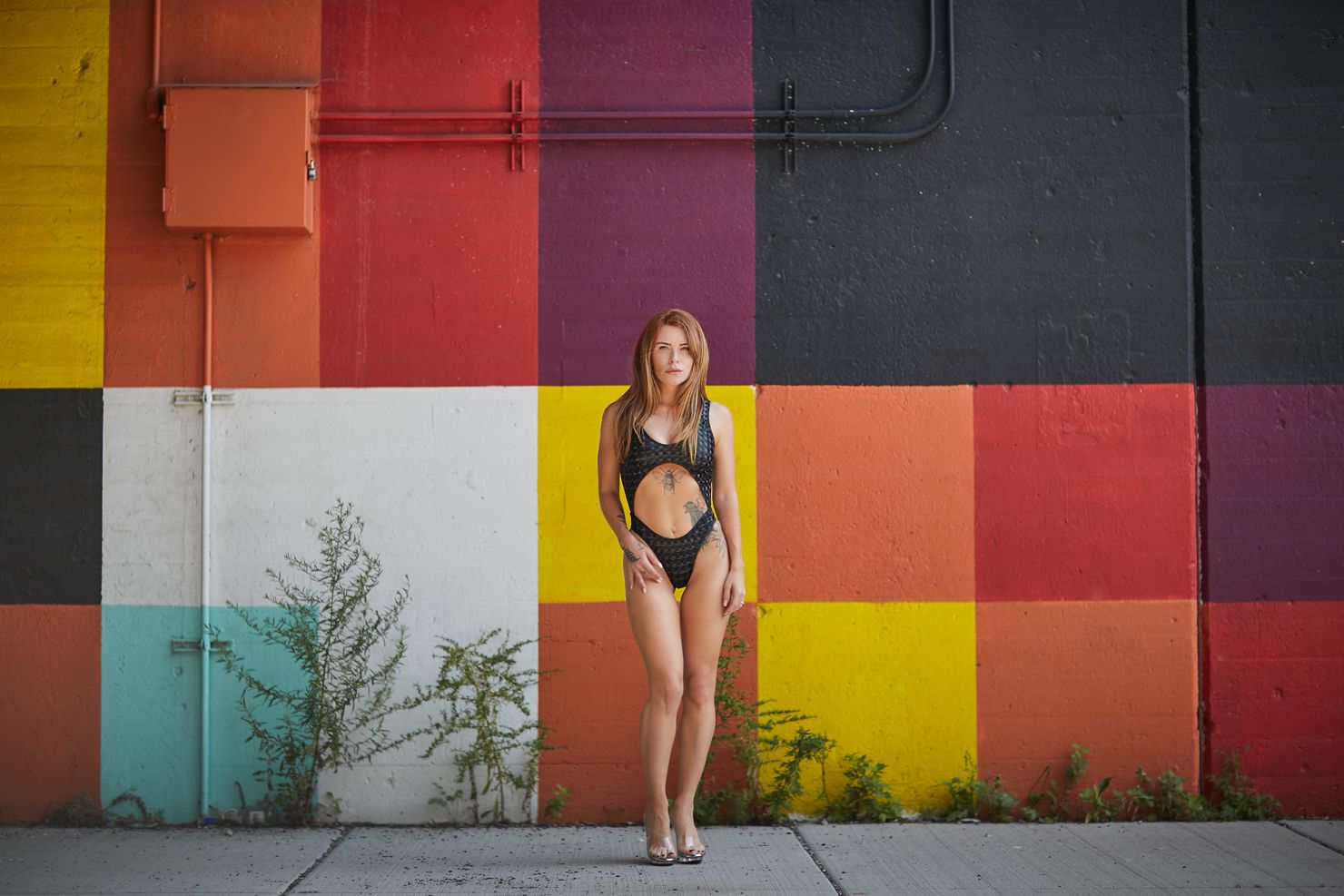 woman posing in black lingerie with colorful background chicago boudoir