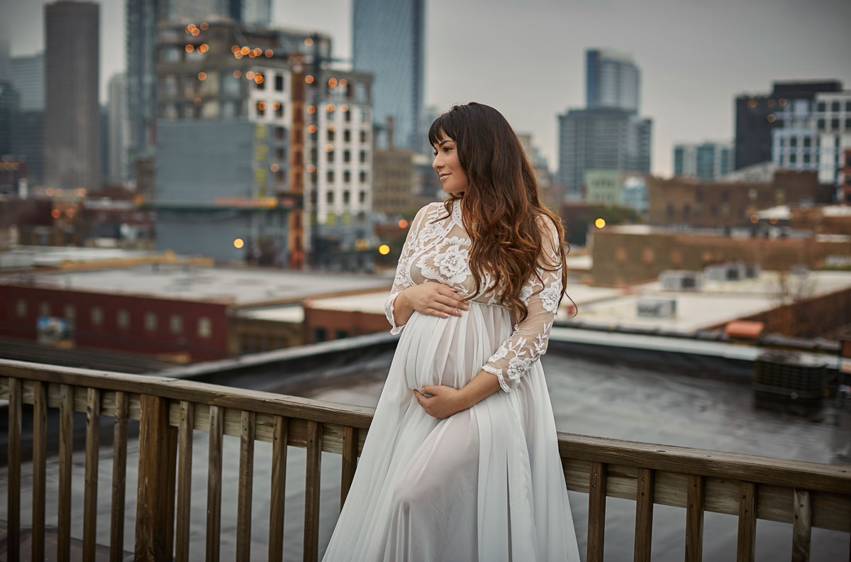 pregnant woman in white dress outdoors maternity boudoir