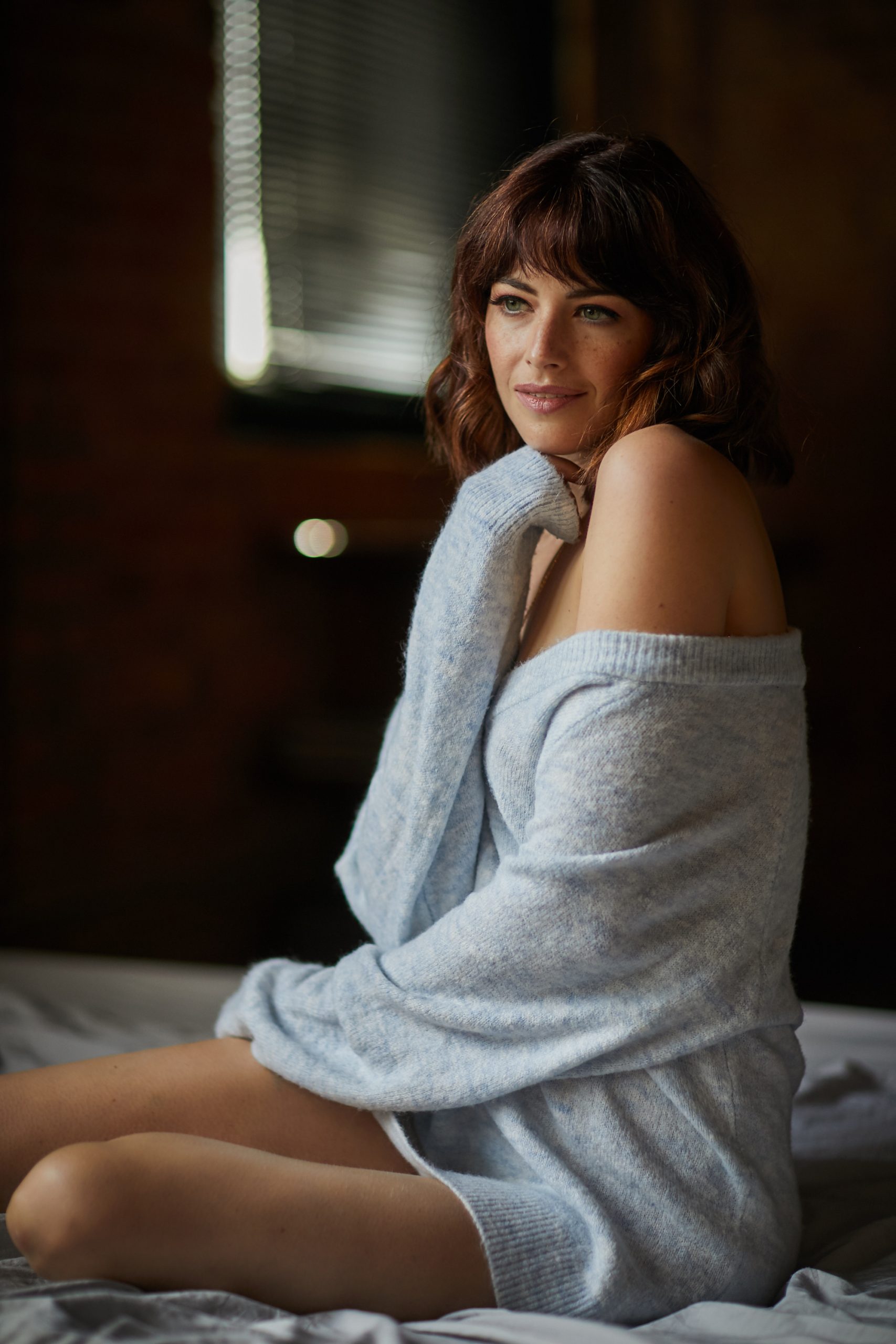 woman wearing comfortable sweater chicago boudoir