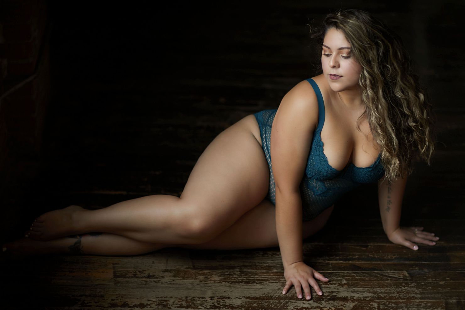 plus size boudoir model